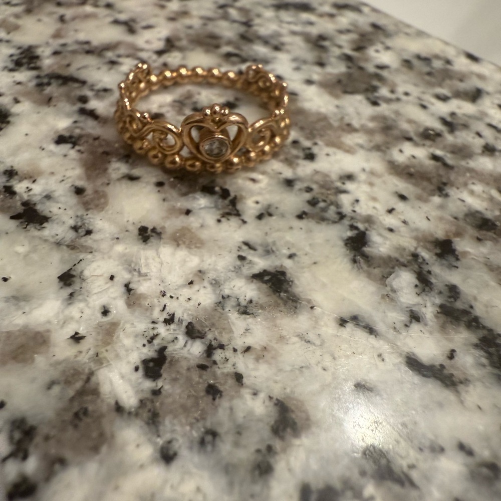 Elegant Gold Ring with Crystal Accent princess ring Pandora